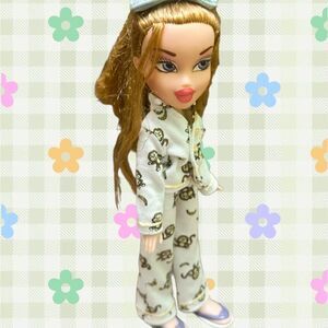 MGA Entertainment  vintage Bratz Cloe doll